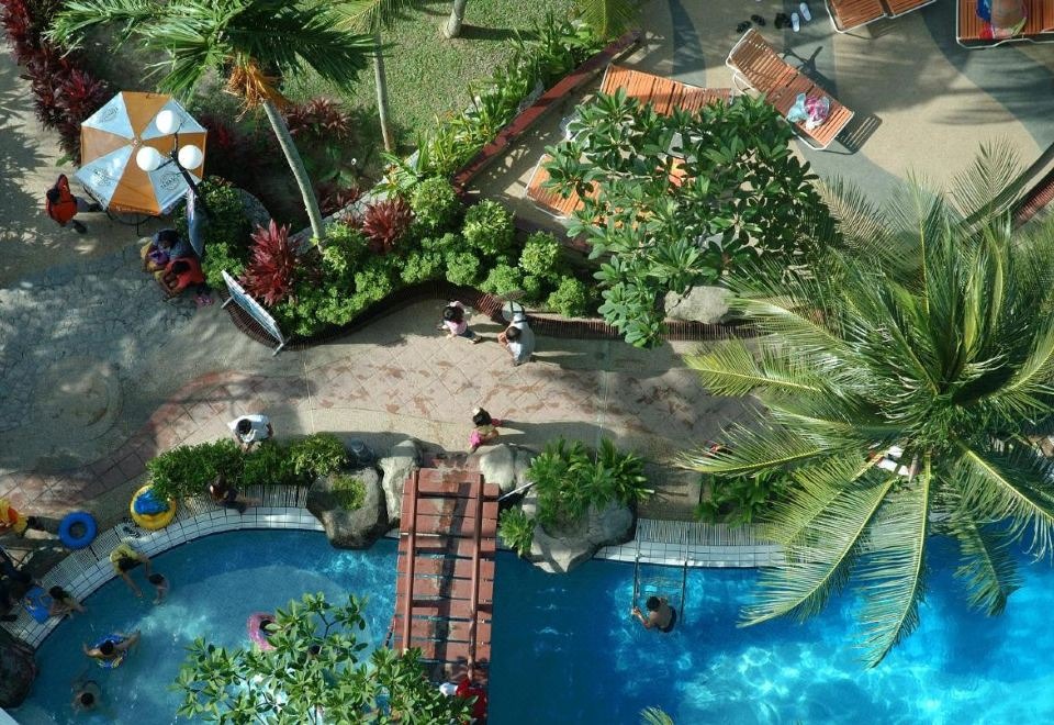 هتل رین بو پارادایس